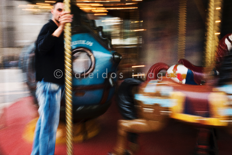 Blur;Carousel;Games;Kaleidos;Kaleidos images;Leisures;Man;Men;Merry-go-round;Movement;Paris;Tarek Charara
